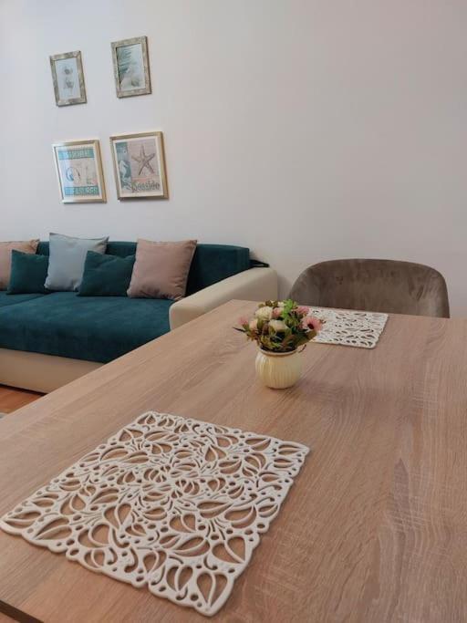 Garsoniera Centrala Renovata บูคาเรสต์ ภายนอก รูปภาพ